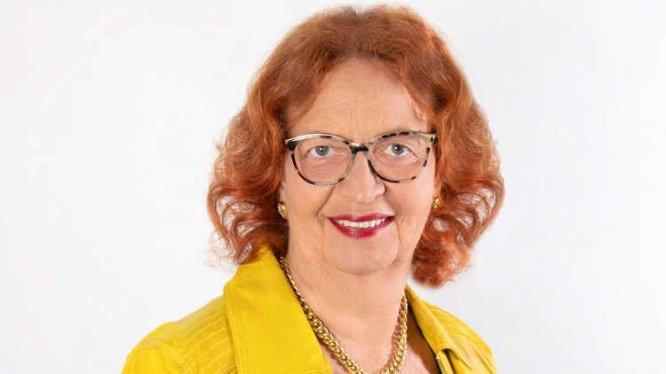 Evelyn-Fisbeck-FDP-Ammerland-Rastede-Ehrennadel-Gold-Niedersächsicher-Städte-und-Gemeindebund